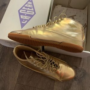 Vintage 1994 LA Gear Women’s Gold Bootie Sneakers